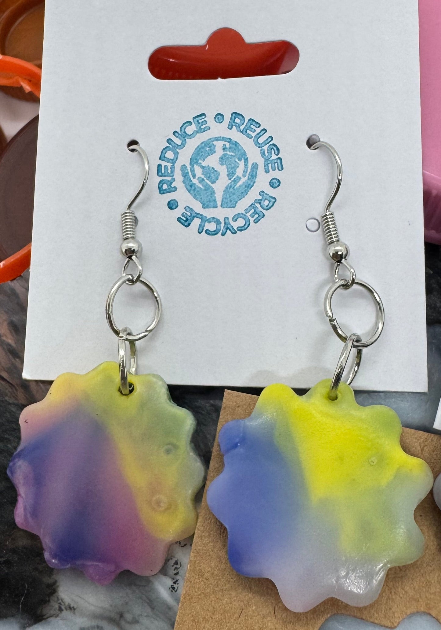 Jewelry set with earrings and a card on a white background